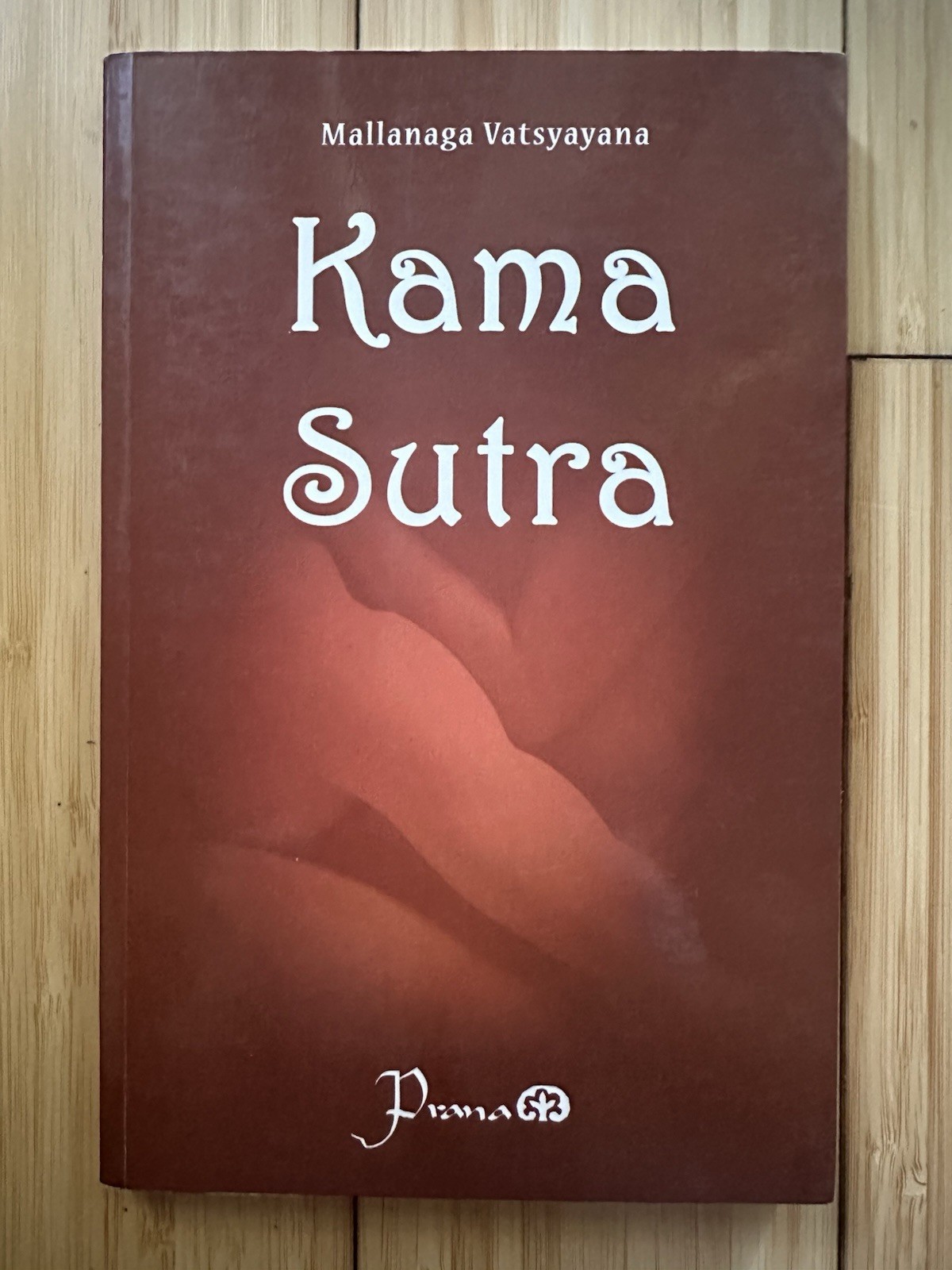 KAMA SUTRA [Spanish] Mallanaga Vatsyayana (2017) translated by Martha Baranga