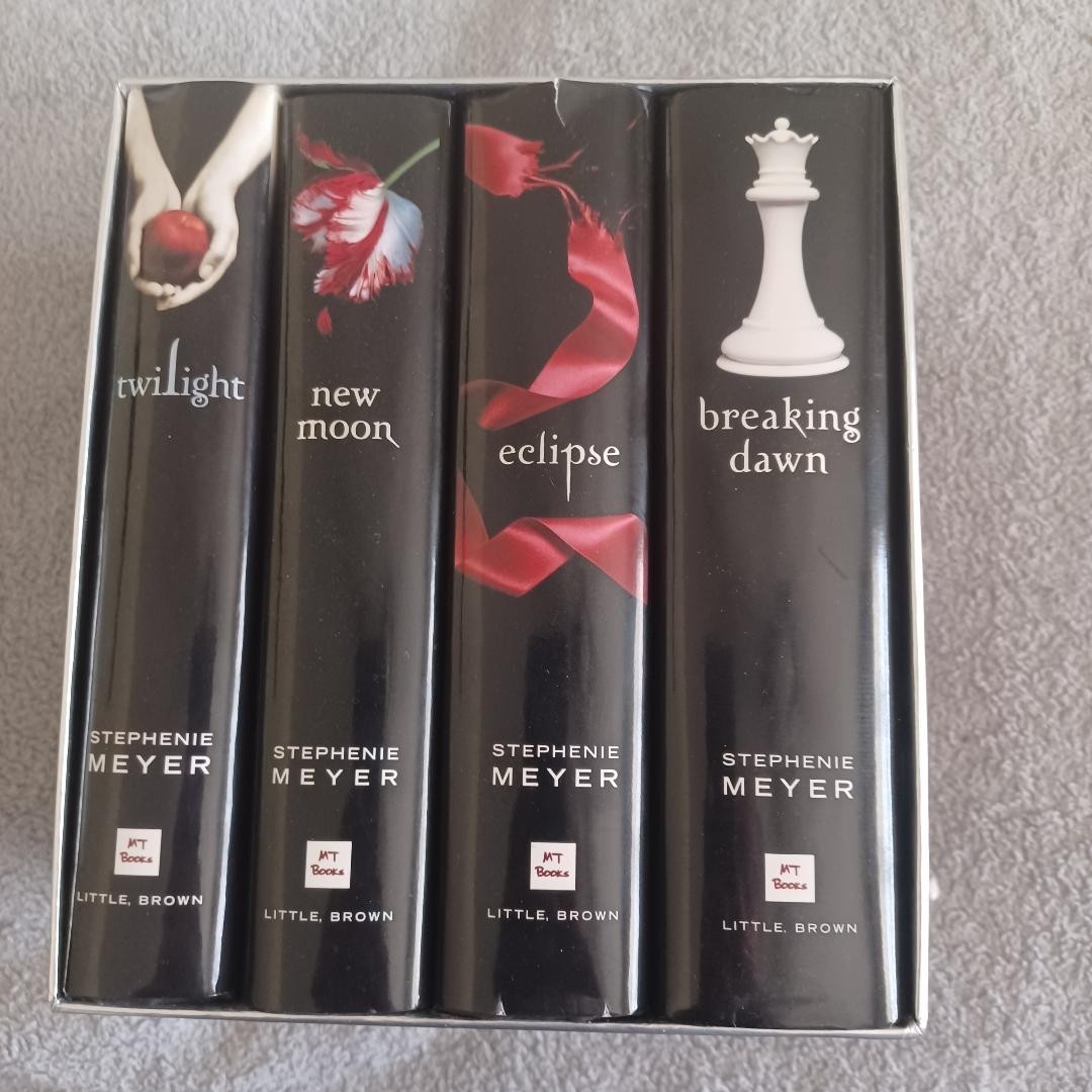 Twilight Saga By Stephenie Myer 4 Book Hardcover 2008 Collectible Box Set