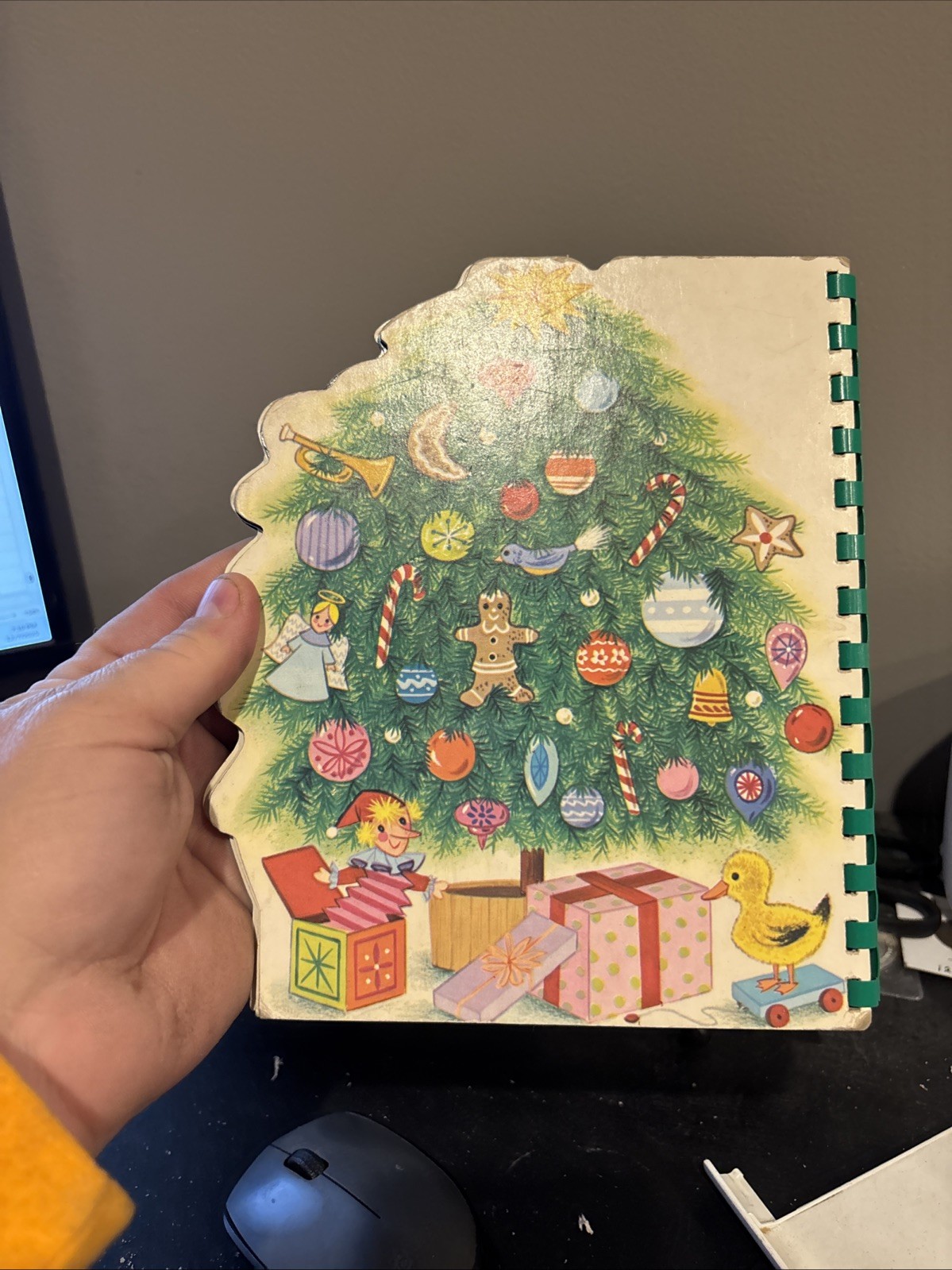 A Sturdi-contour Book Christmas Tree Book 1968 Wonder Books Cardboard Pages