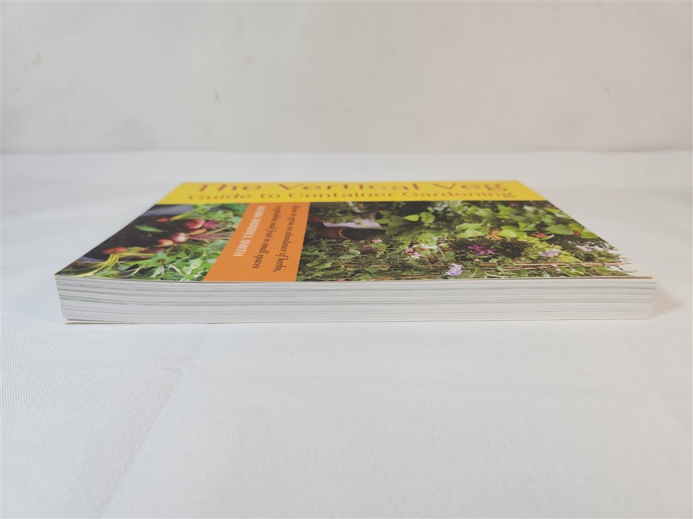 The Vertical Veg: Guide To Container Gardening By Mark Ridsdill Smith 2022 PB