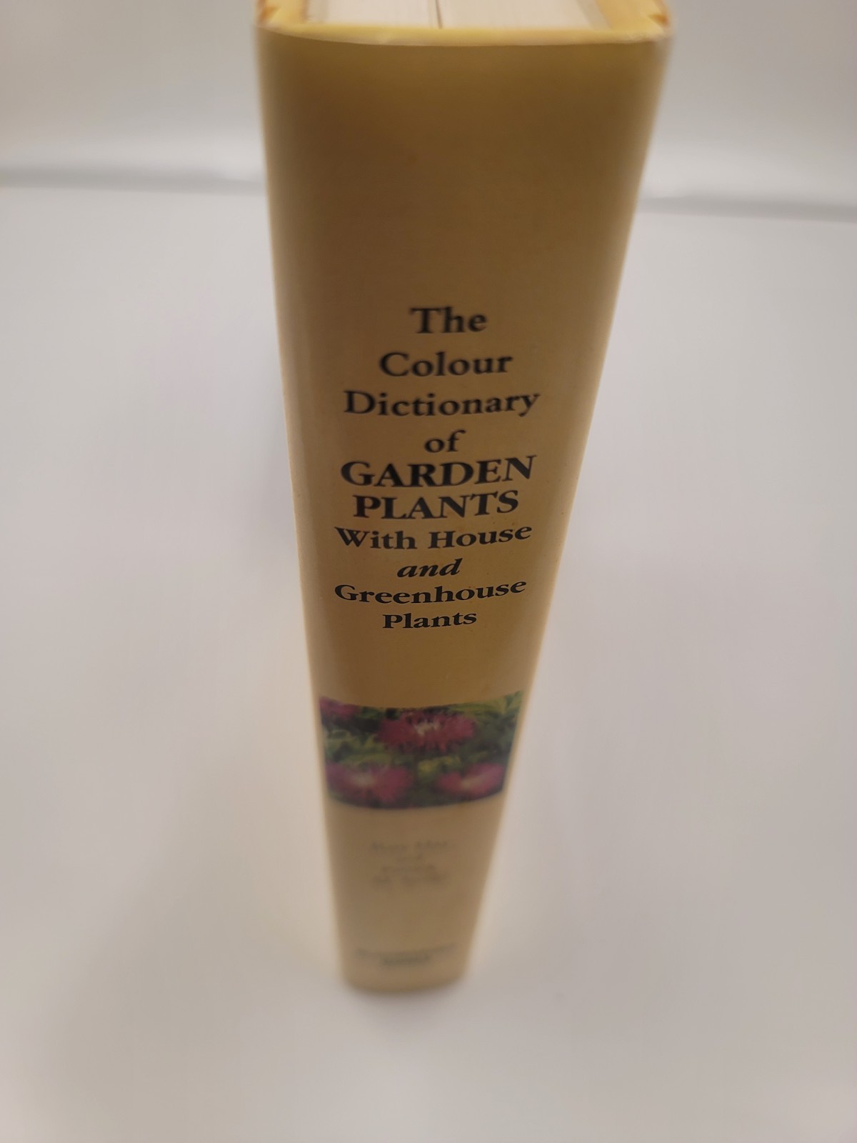 The Colour Dictionary of Garden Plants Compact Edition – Hardcover – GOOD