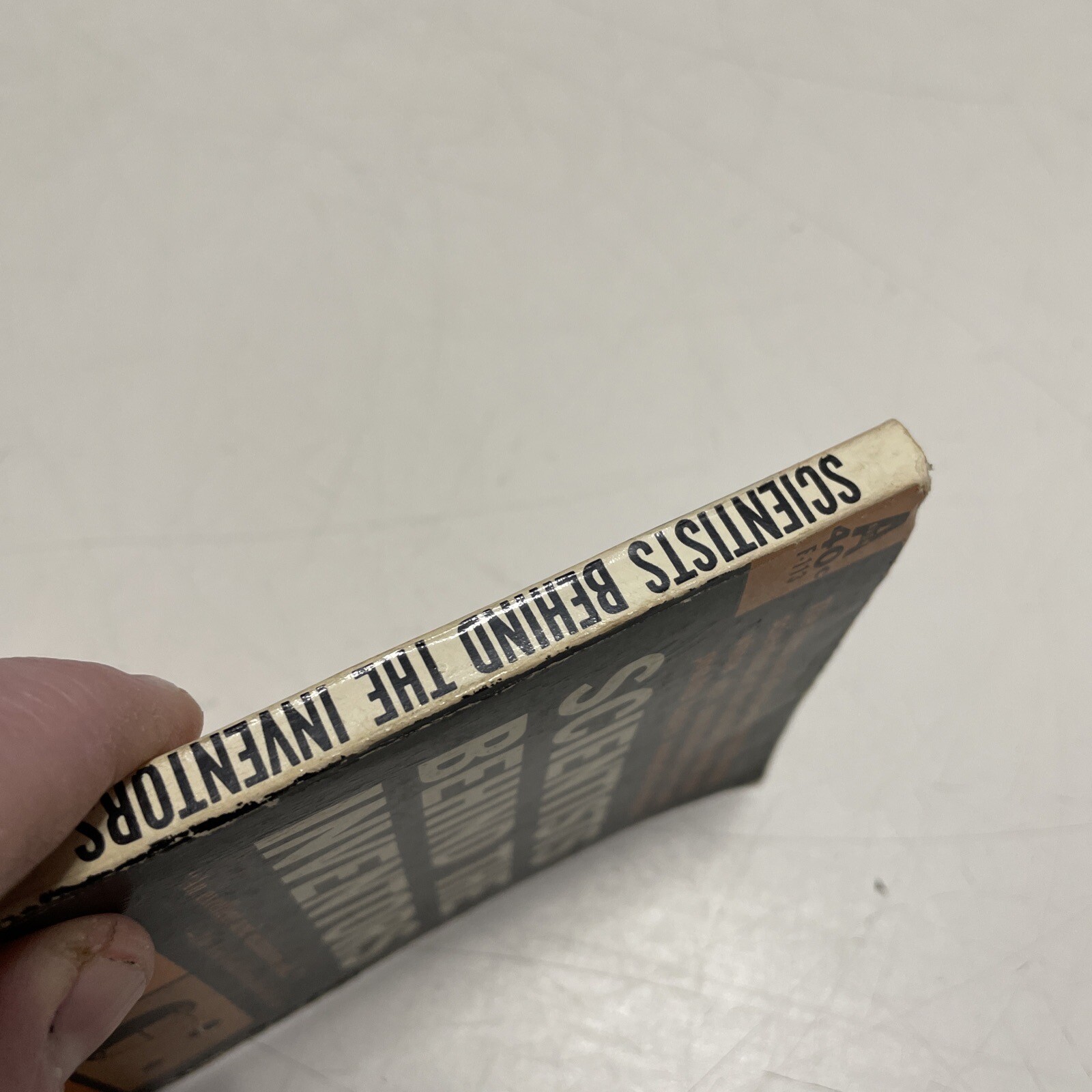 SCIENTISTS BEHIND THE INVENTORS by ROGER BURLINGAME 1960 pbk