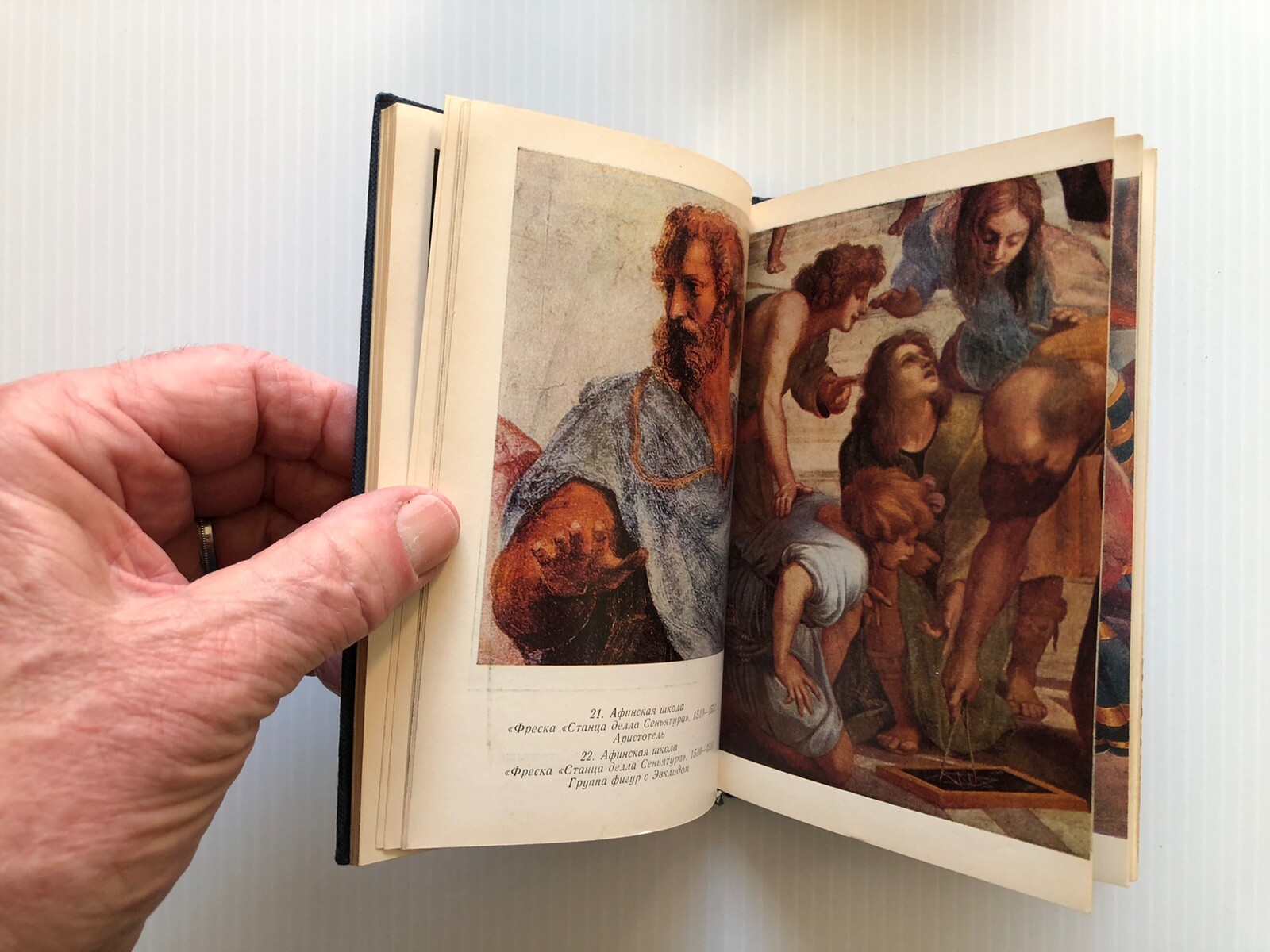 Russian Language ПОРТРЕТЫ РАФАЭЛЯ ~ Profusely Illustrated ~ 1983 ~ 135 Pages