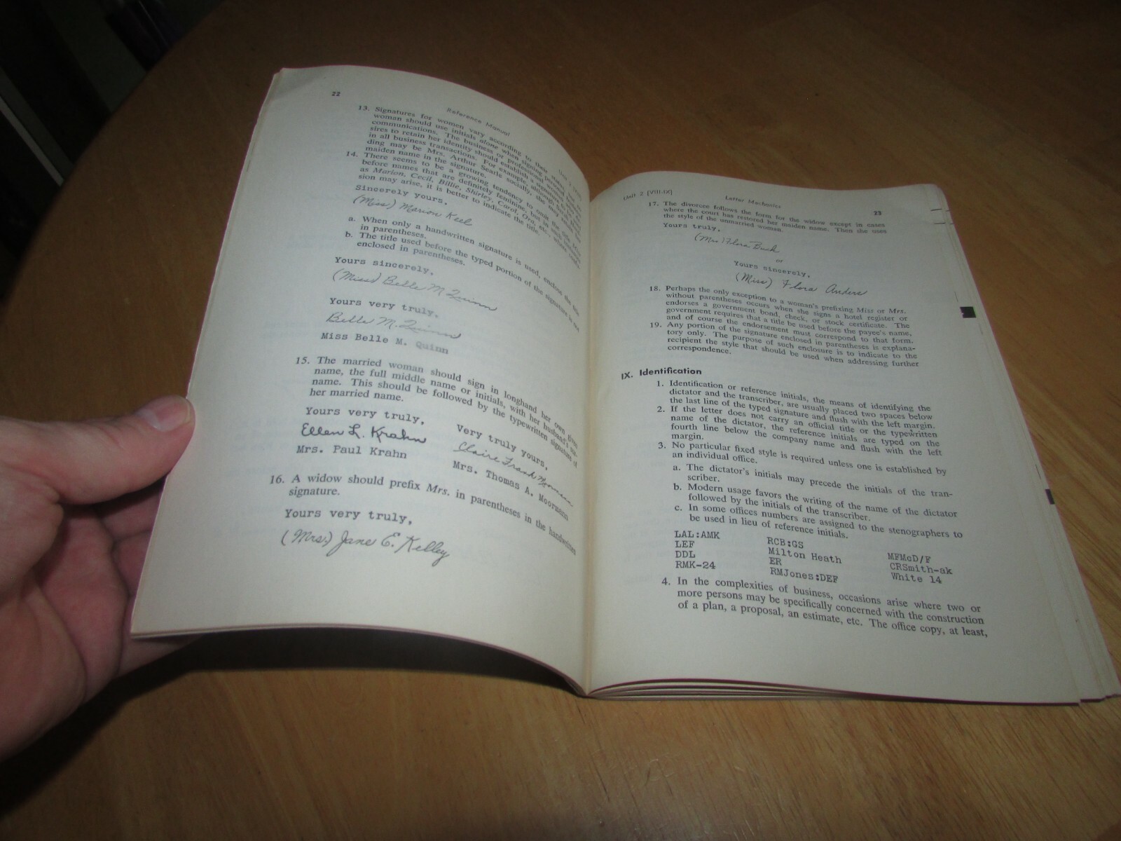 reference manual for office employees – vintage Book 1969