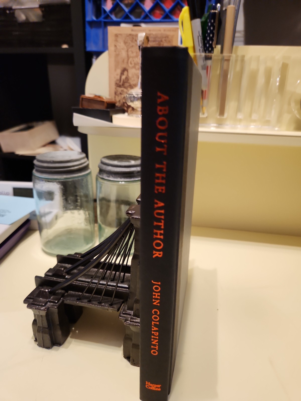 1ST EDITION INSCRIBED BY AUTHOR JOHN COLAPINTO ABOUT THE AUTHOR HC COLLECTIBLE