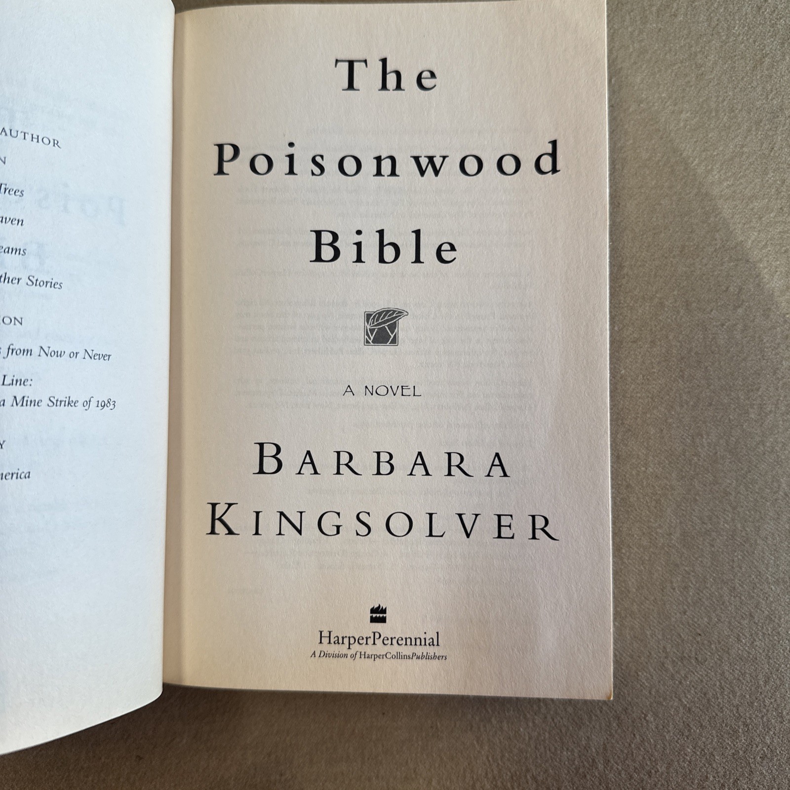 The Poisonwood Bible by Barbara Kingsolver – Paperback – Harper Perennial – Good