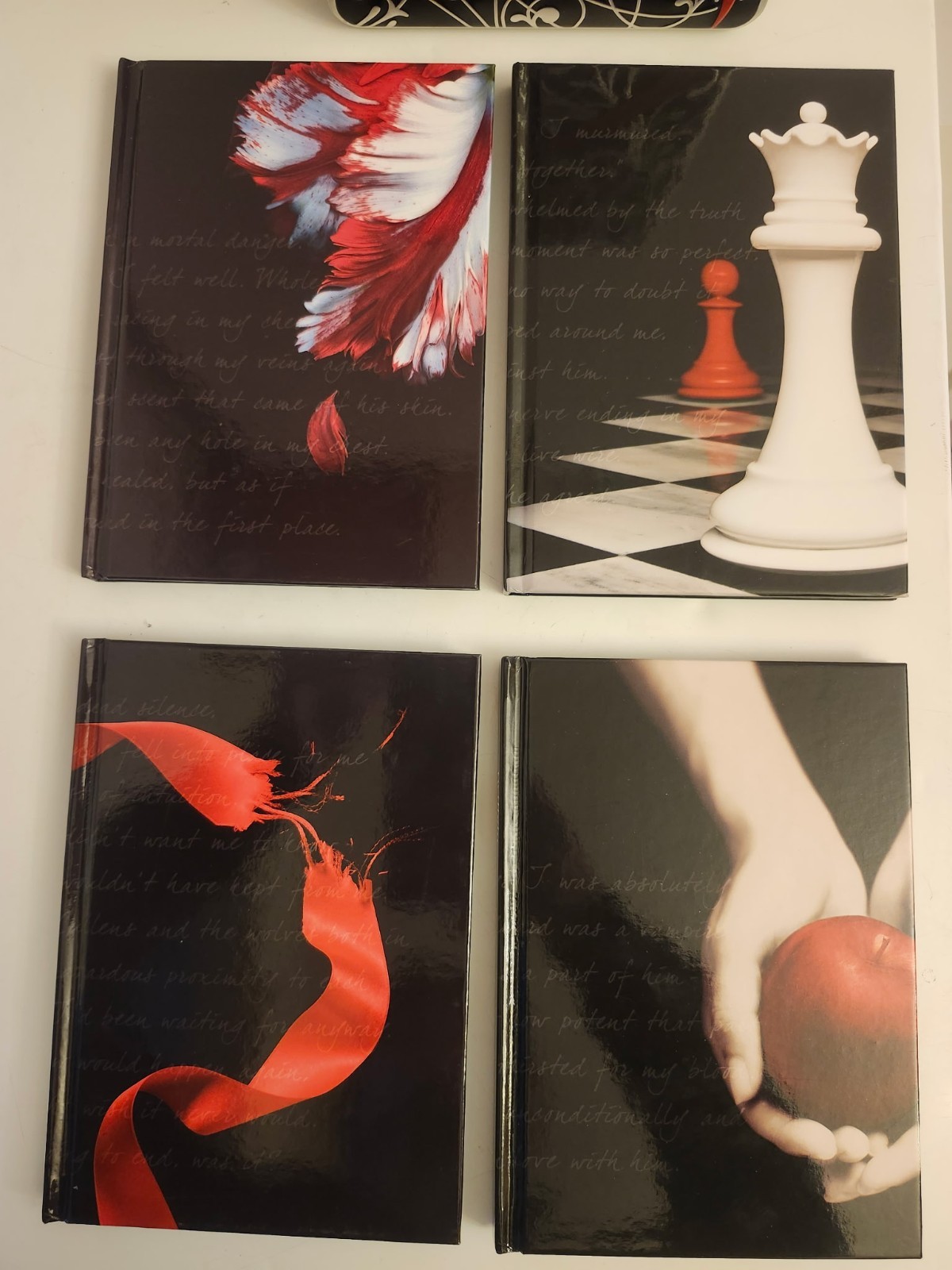 The Twilight Saga Journal Set with Keepsake Tin Box 4 Journals
