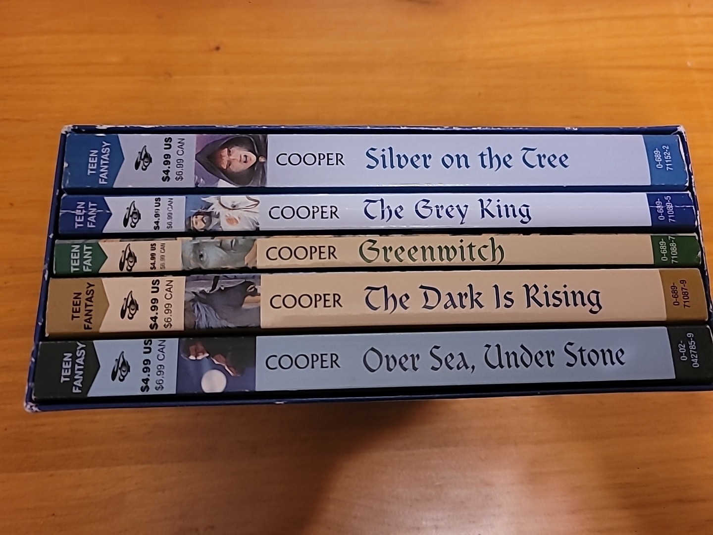 Over Sea, under Stone by Susan Cooper (2000, Quantity pack, Reprint)