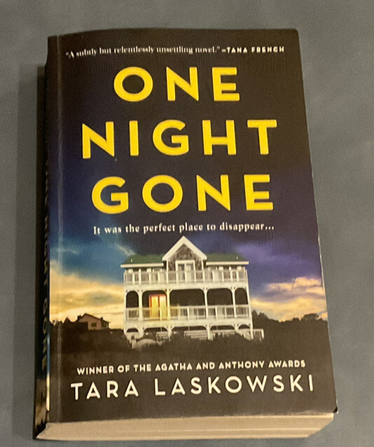 One Night Gone : A Novel by Tara Laskowski (2022, Mass Market)