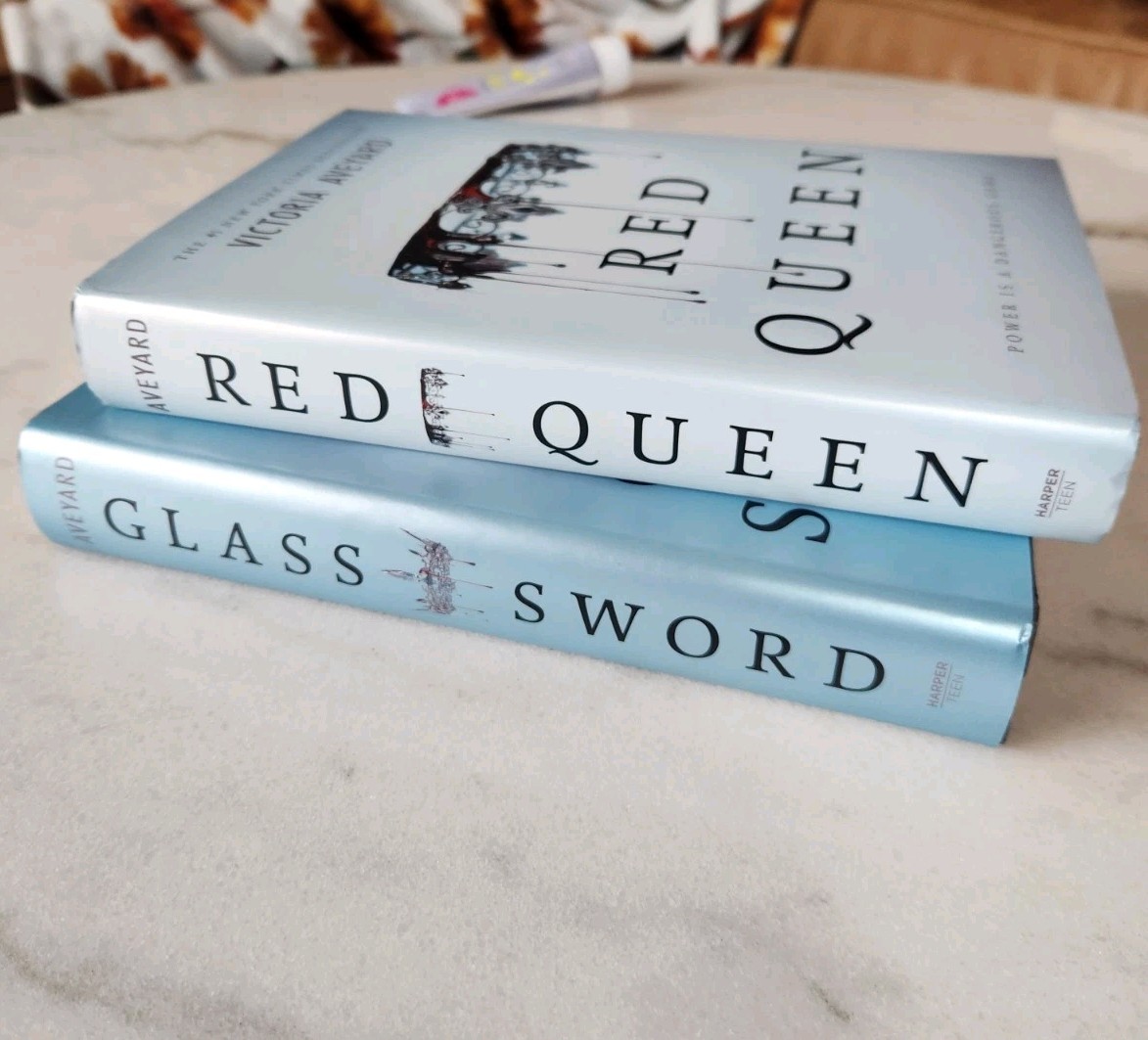 Red Queen Series 2-Book Hardcover Lot w/ Dust Jacket – Victoria Aveyard