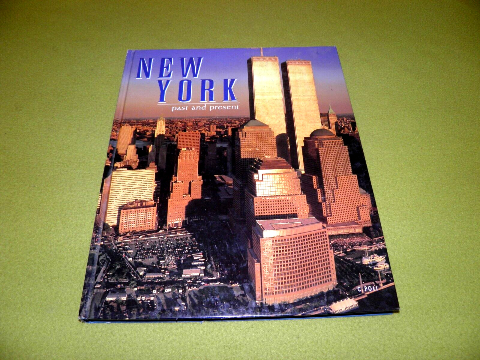 New York – Beautiful Photographs – 136 Pages 1997 USA Book Hardcover Twin Towers