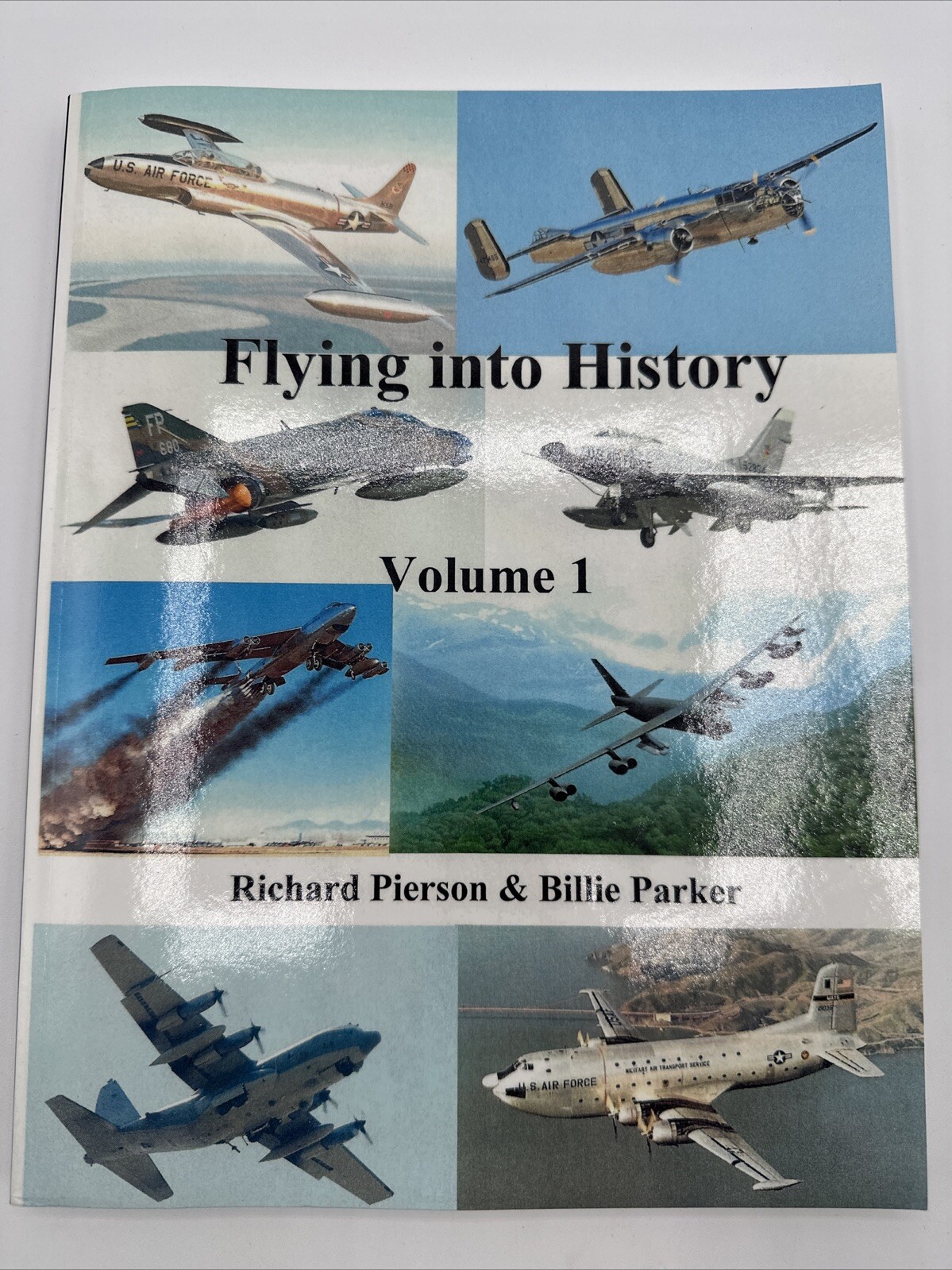 Flying Into History Volume 1 Richard Pierson Billie Parker 196 Pages 2014