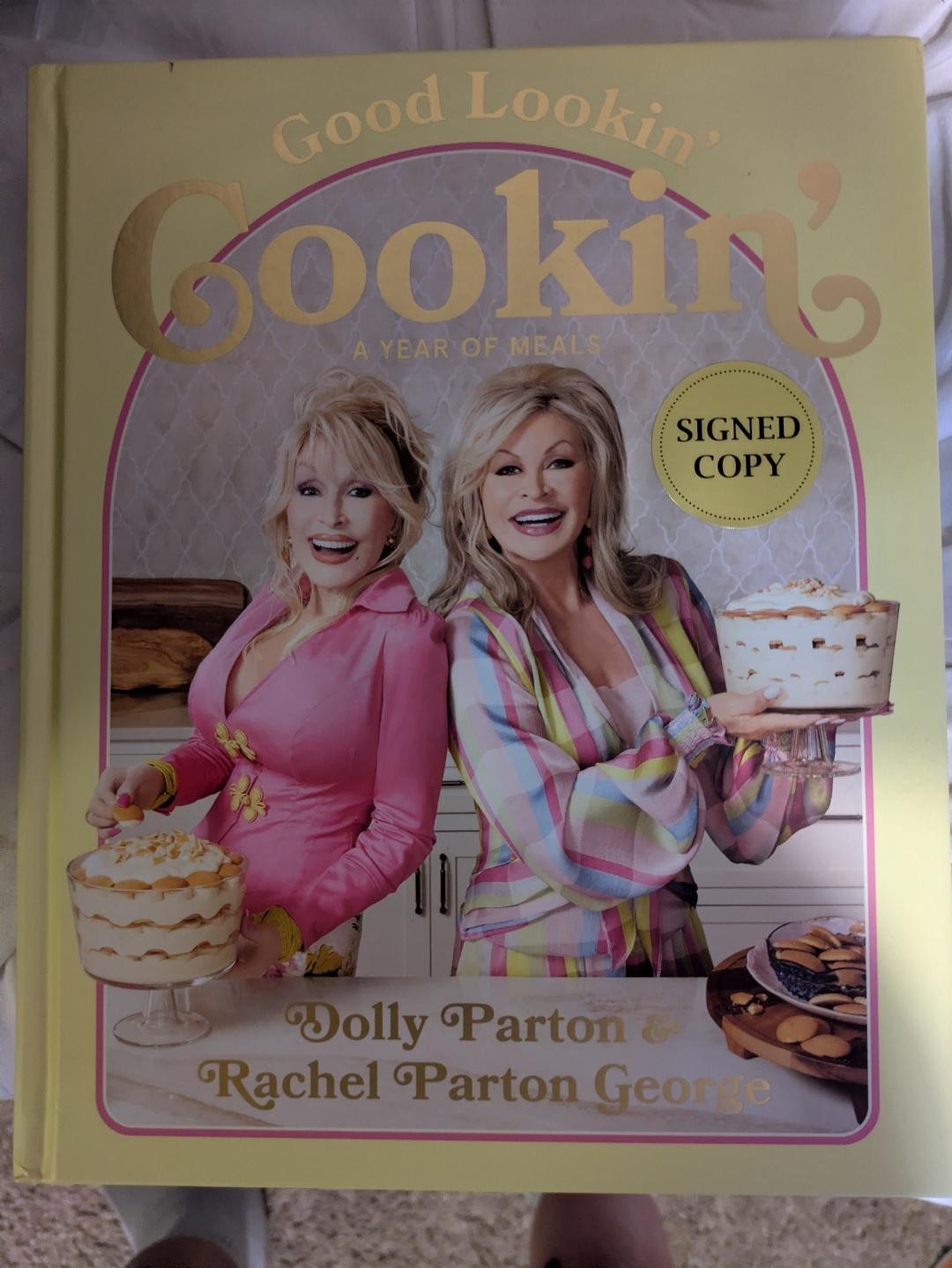 Good Lookin’ Cookin’ By Dolly Parton Autographed Signed – NEW