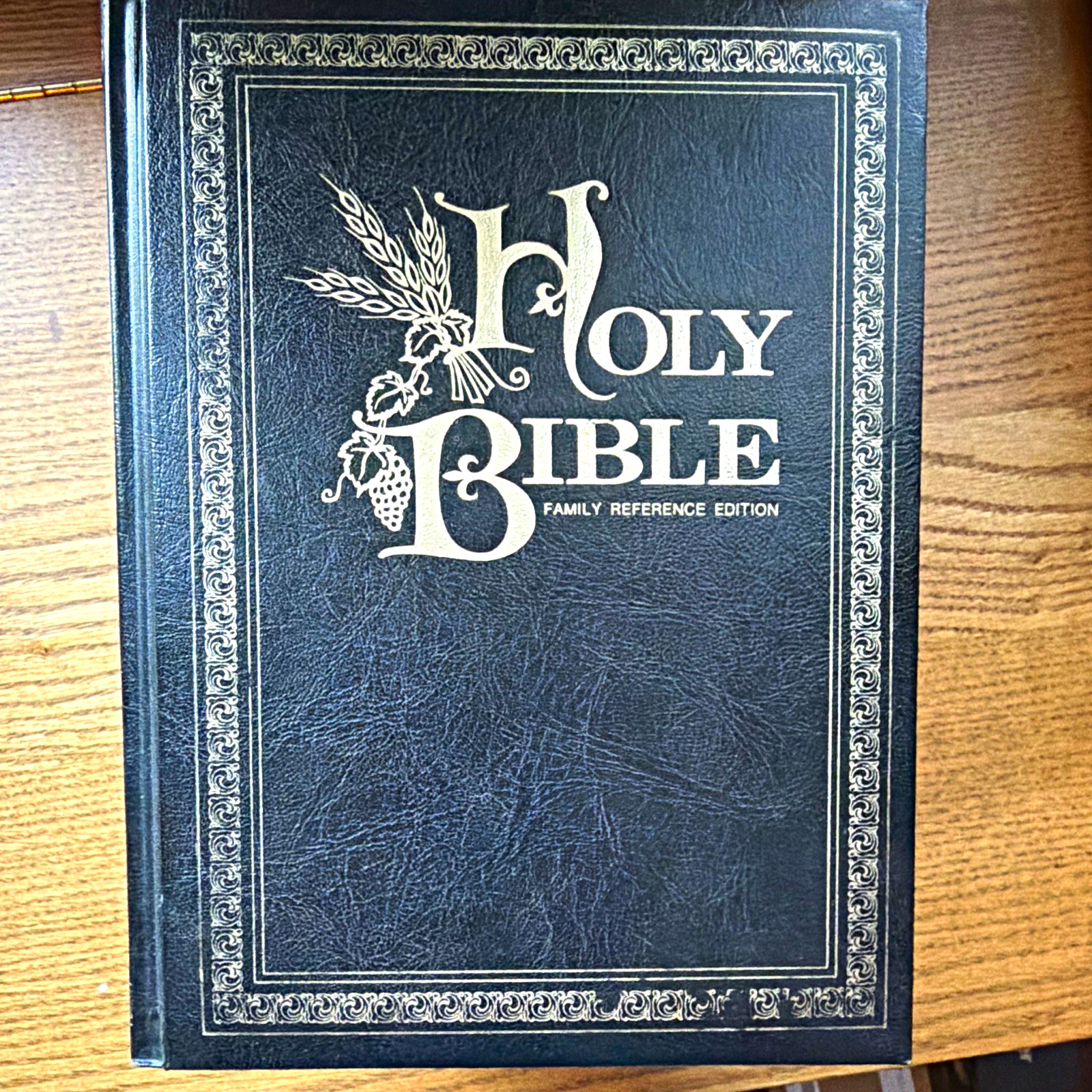 Thomas Nelson Holy Bible KJV Hardcover Family Reference Edition Illustrated 1971