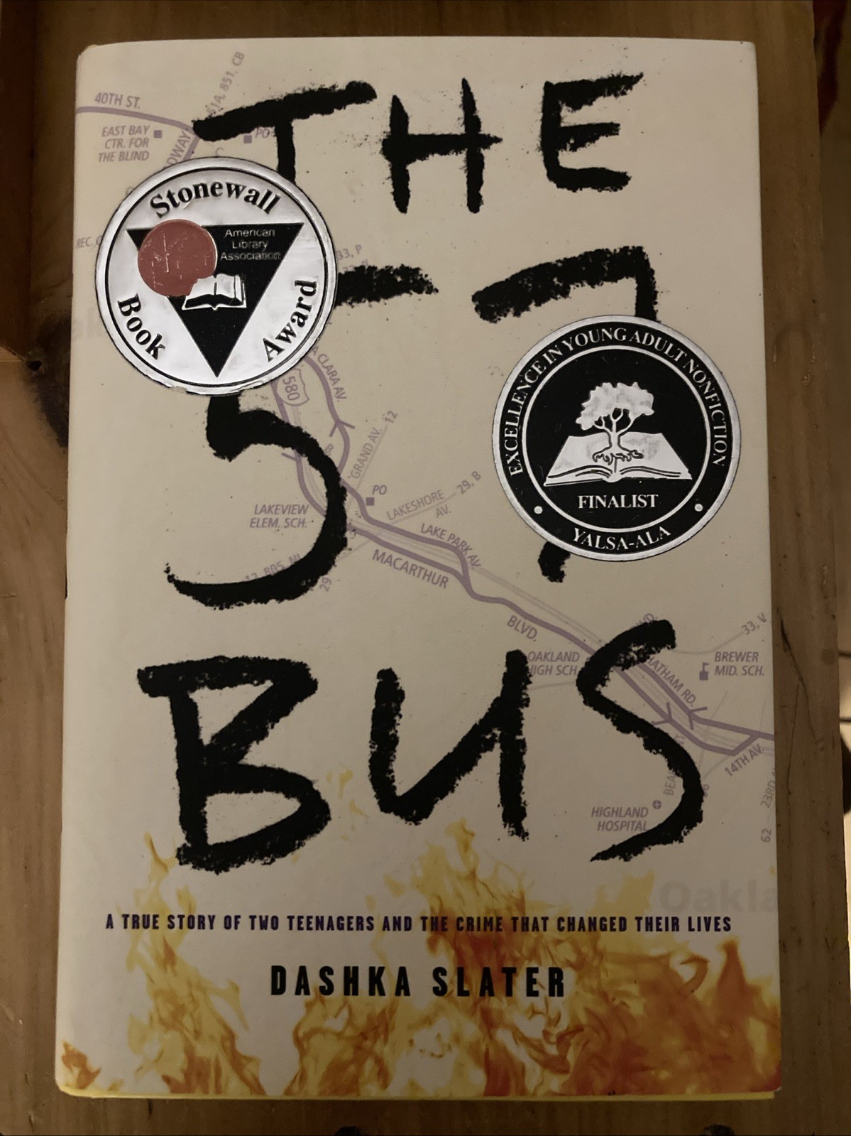 57 Bus: A True Story of Two Teenagers and the Crime That – Dashka Slater 1st Ed