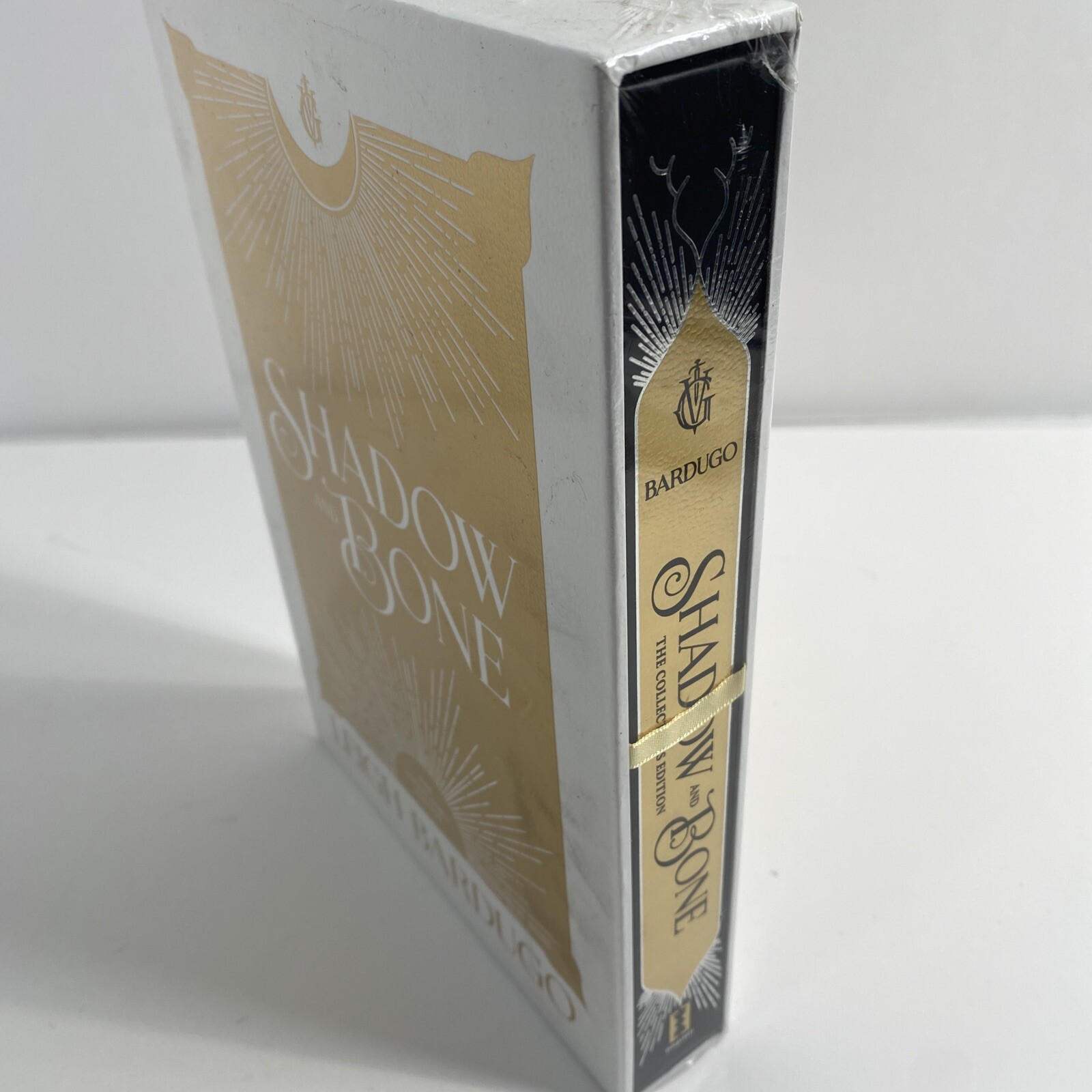 Shadow and Bone: The Collector’s Edition – Hardback NEW Sealed