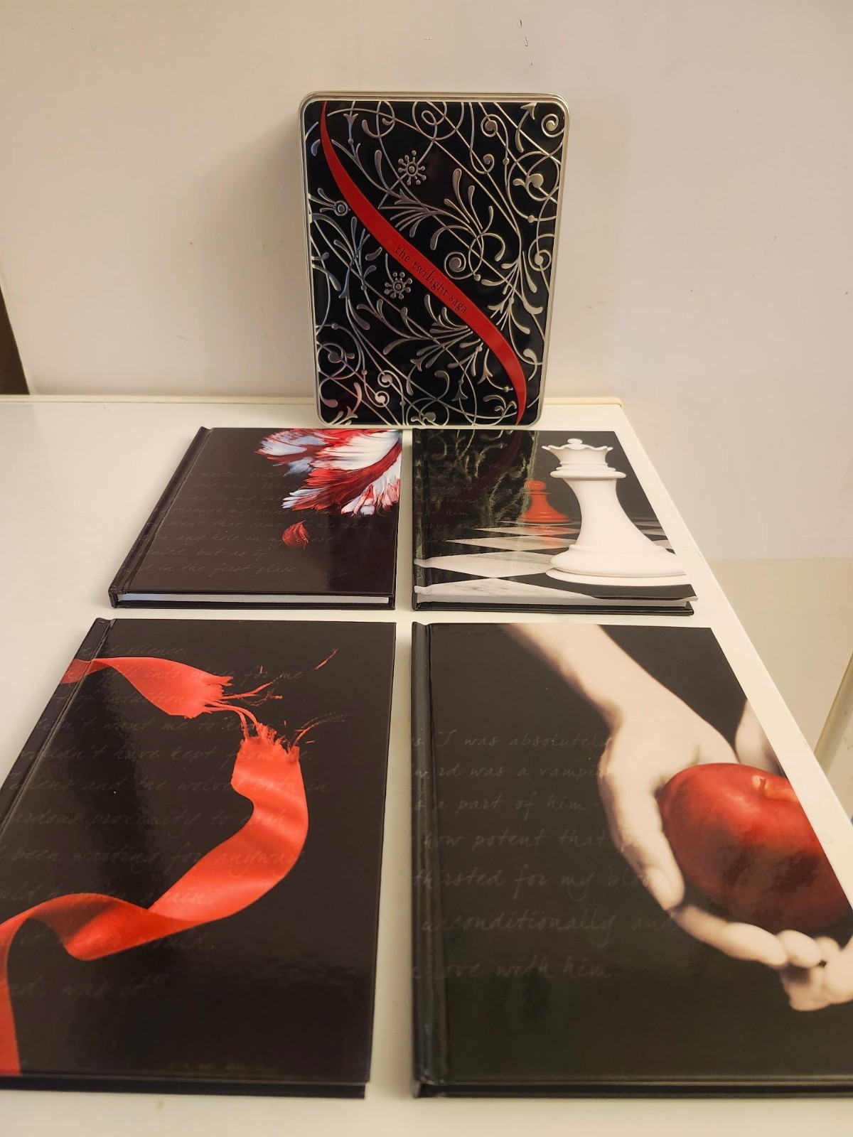 The Twilight Saga Journal Set with Keepsake Tin Box 4 Journals