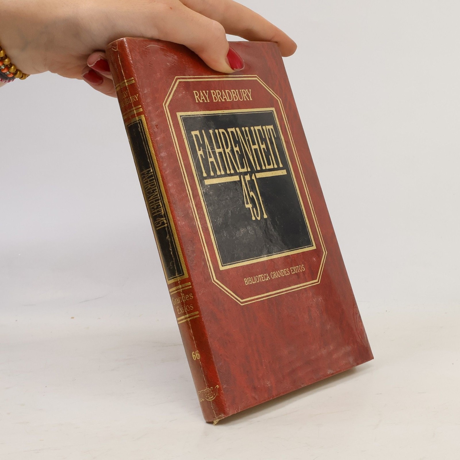 Fahrenheit 451  |  Ray Bradbury