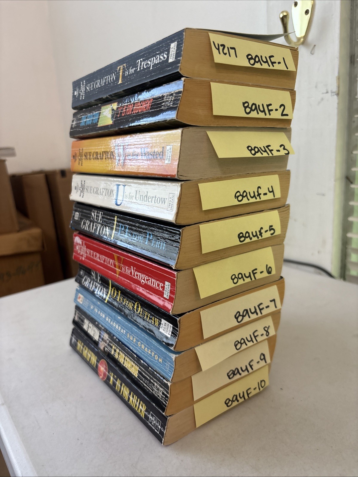 Lot fo 10 – Sue Grafton – Kinsey Millhone Ser. – Mass paperbacks – Free Shipping