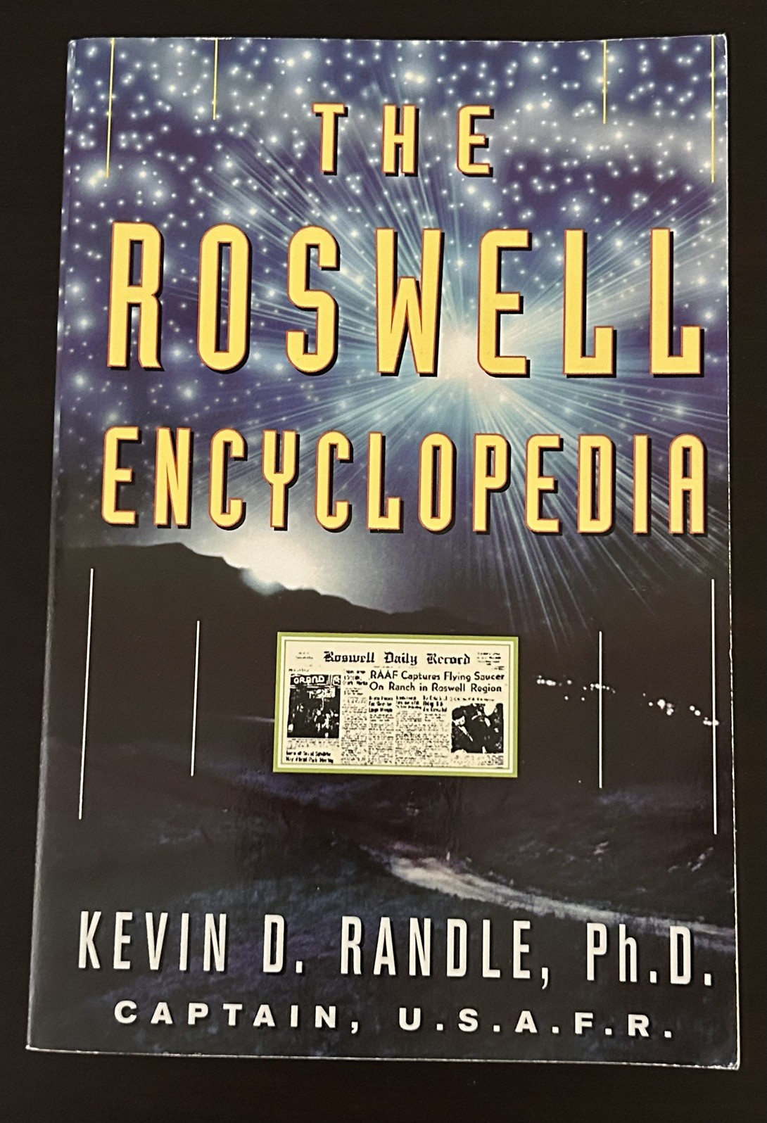 THE ROSWELL ENCYCLOPEDIA by K. Randle – FIRST EDITION Paperback 2000
