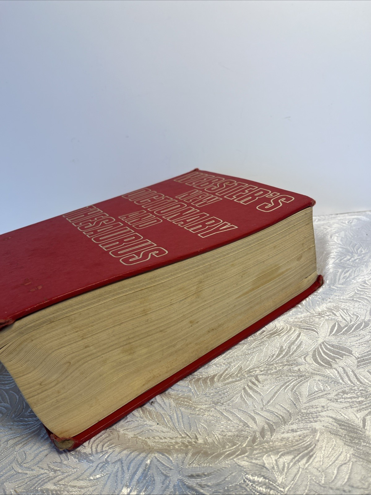 Vintage 1989 Webster’s New Dictionary And Thesaurus Hardcover 753 Pages Book