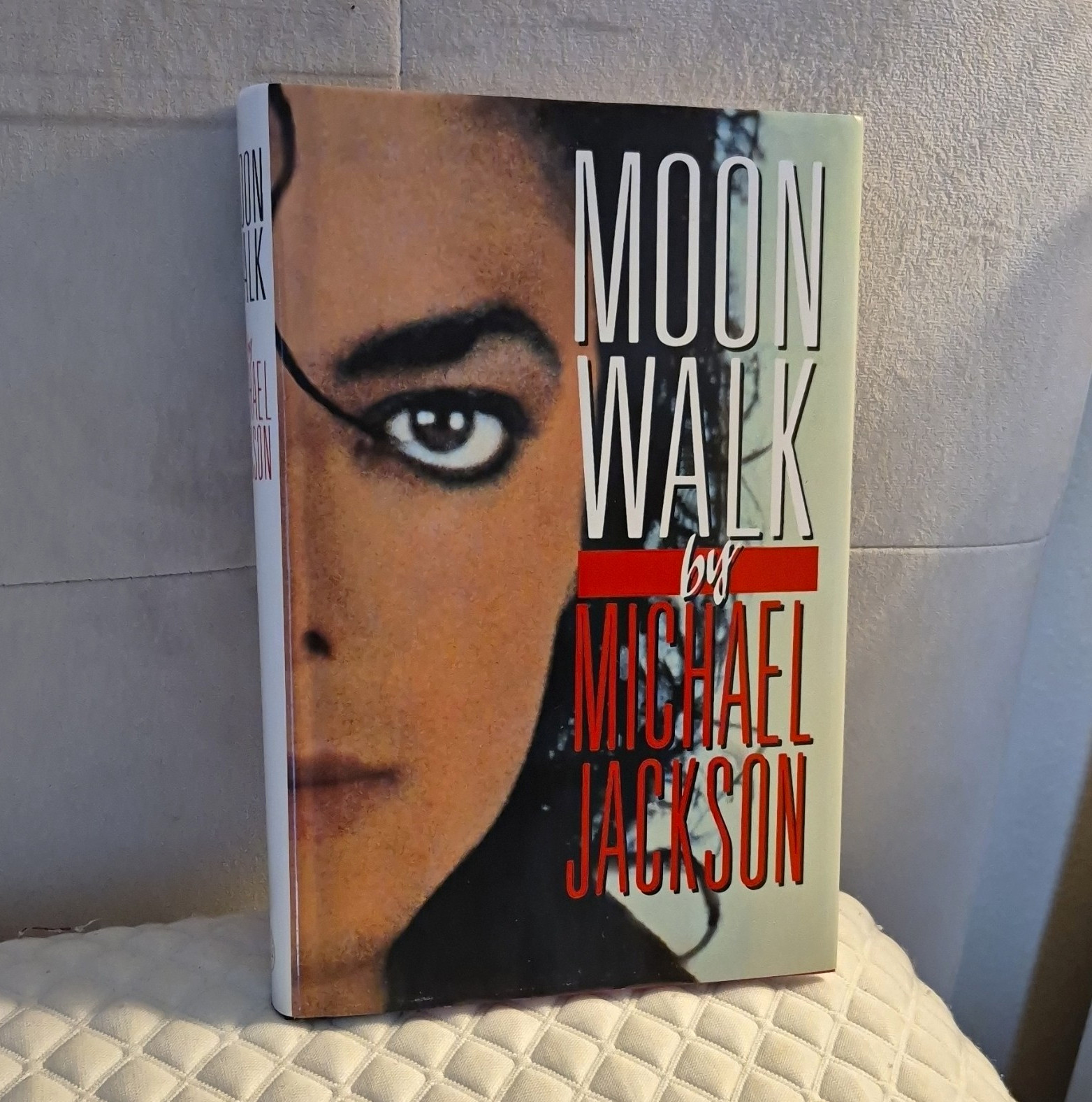 Michael Jackson Moonwalk Hardcover Reissued Edition 2009 w/ Dust Jacket