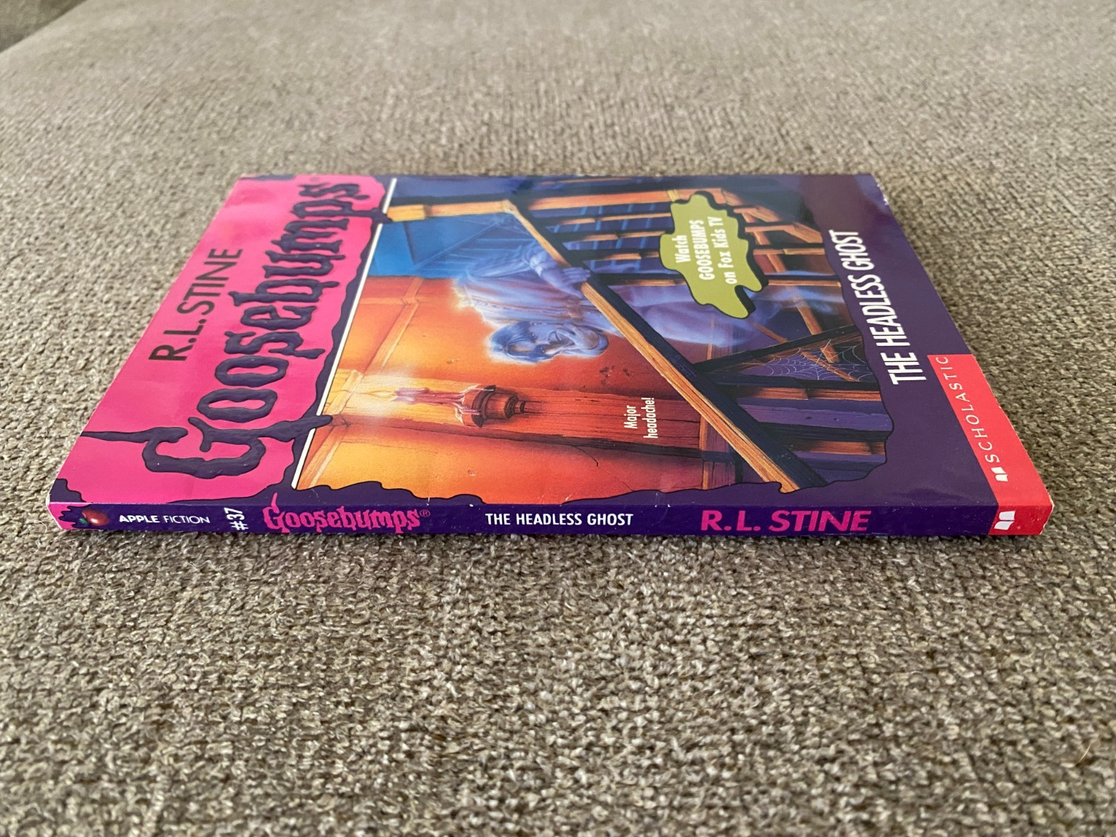 Like New 1st print Goosebumps #37 The Headless Ghost ~ R.L. Stine