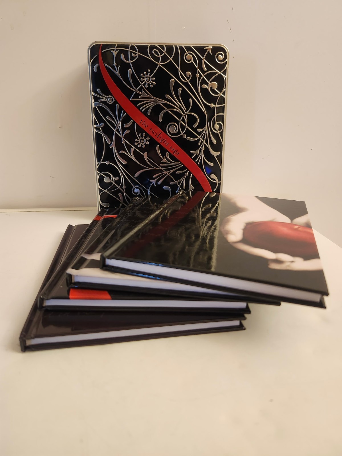 The Twilight Saga Journal Set with Keepsake Tin Box 4 Journals