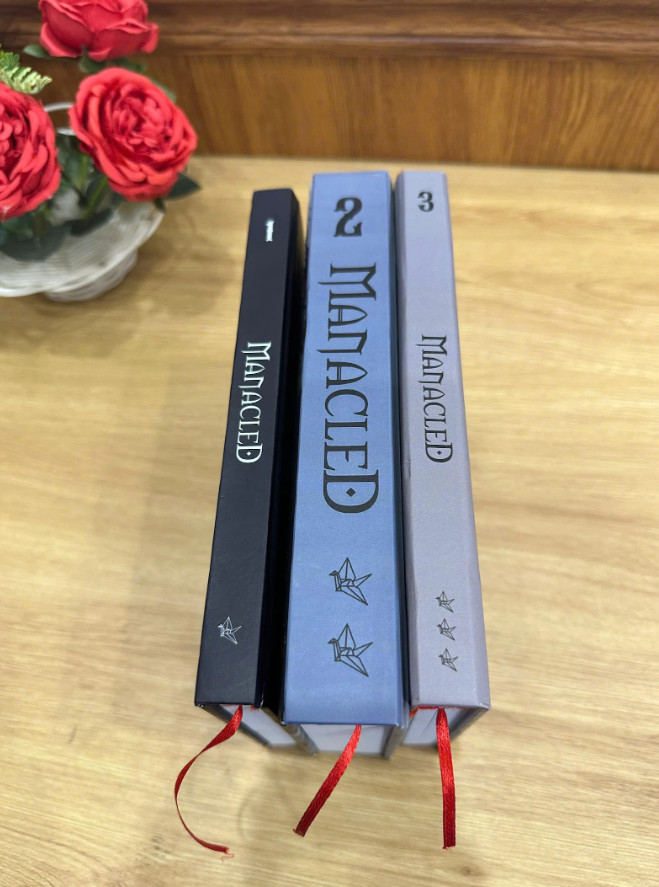 manacled book by senlinyu Full chapter (volume 1.2.3) – Hard cover
