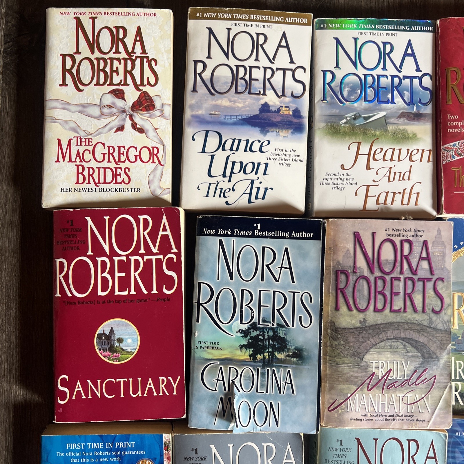 Lot of 27 NORA ROBERTS books Romance Thriller Suspense The Garden Three Sisters