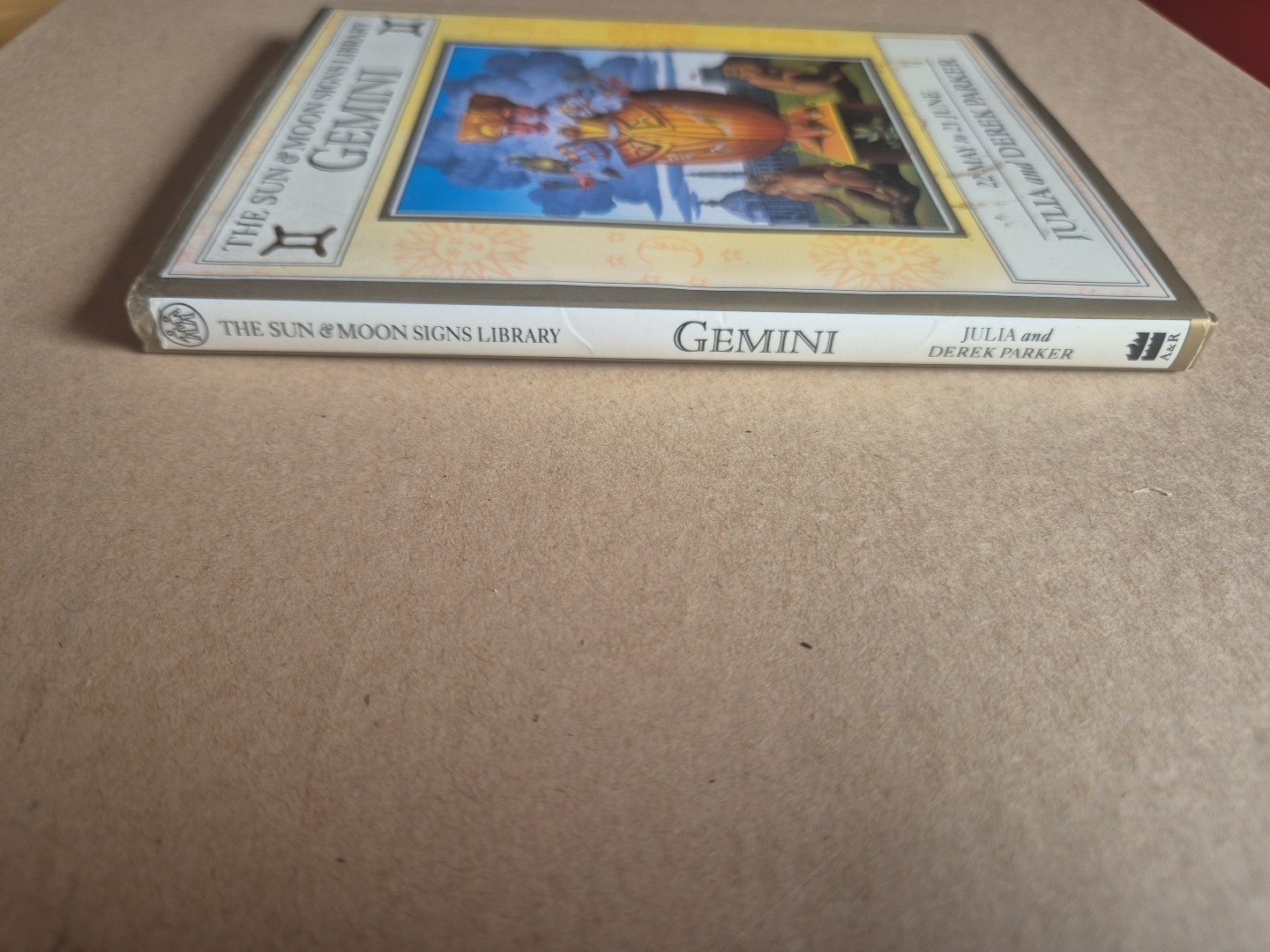 Julia & Derek Parker; The Sun & Moon Signs Library: Gemini (Fine HB/DJ)