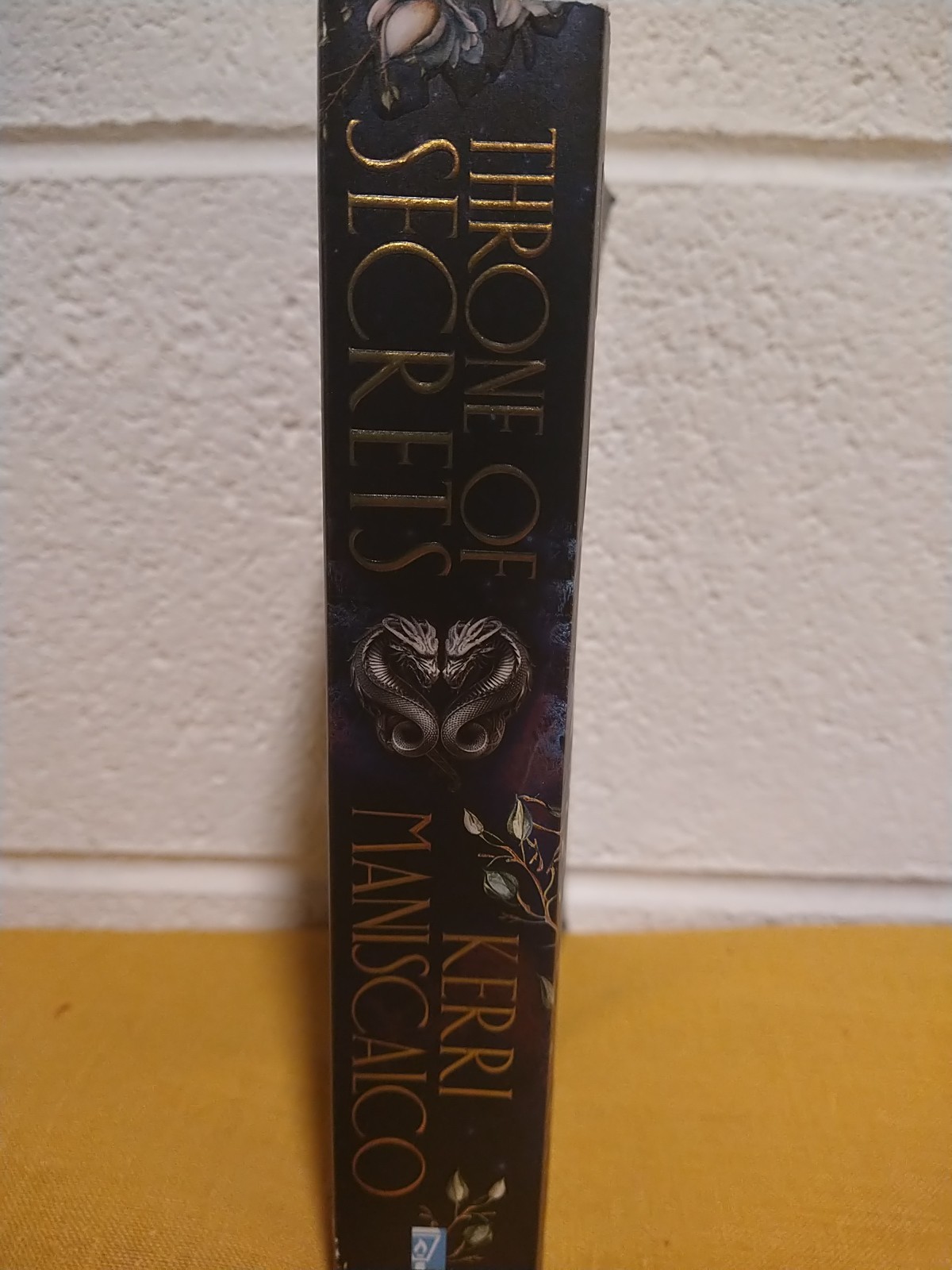 Throne of Secrets: discover your new devilishly…Maniscalco, Kerri-paper 2024