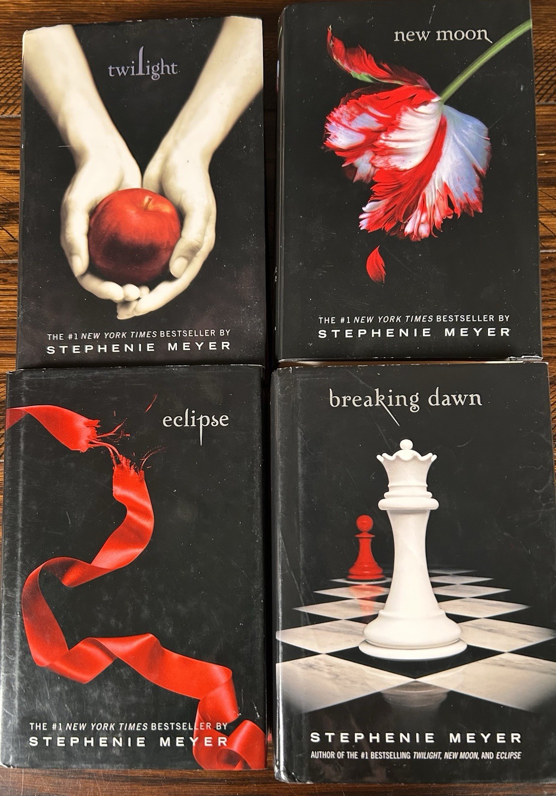 Twilight Saga 4 Book Set Stephenie Meyer Twilight New Moon Eclipse Breaking Dawn