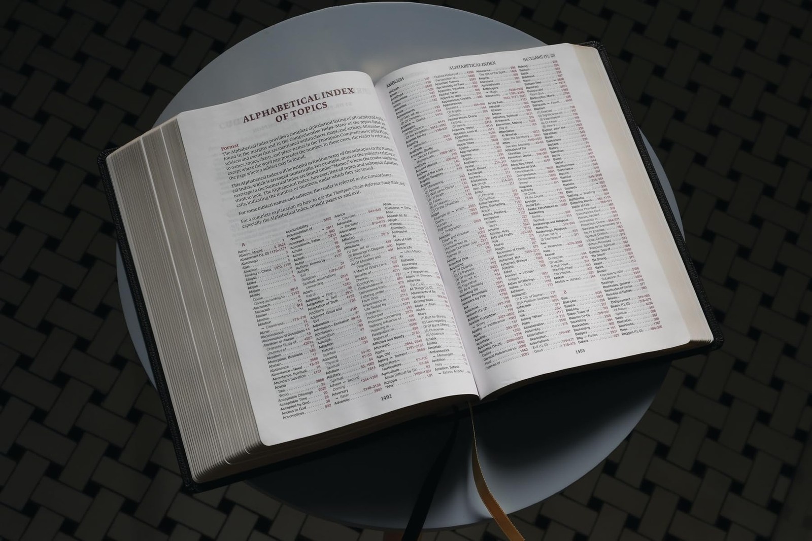 ESV, Thompson Chain-Reference Bible, Large Print, Leathersoft, Black, Red Let…