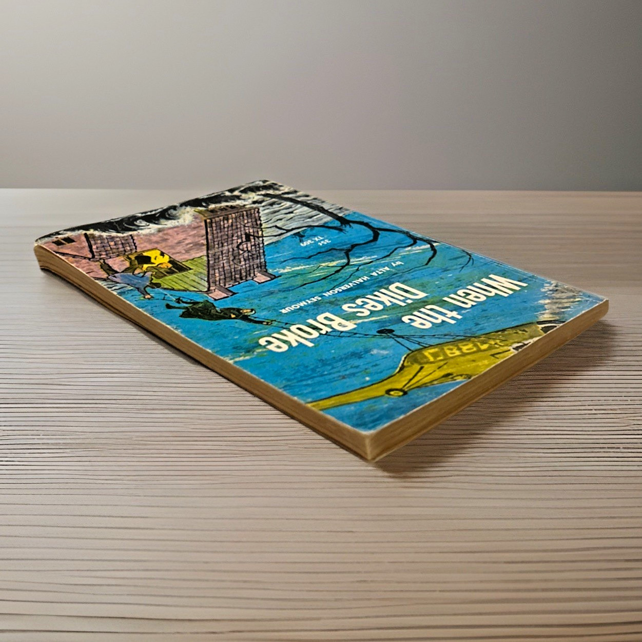 When the Dikes Broke (1966) ~ Alta Halverson Seymour ~ Scholastic TX 309