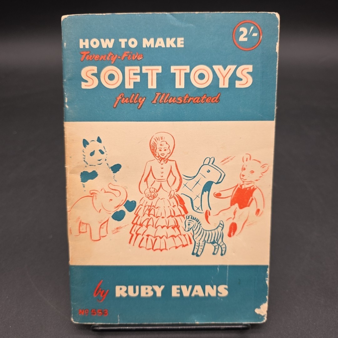 How To Make 25 Soft Toys Ruby Evans illustrated paperback No 553 1948 England