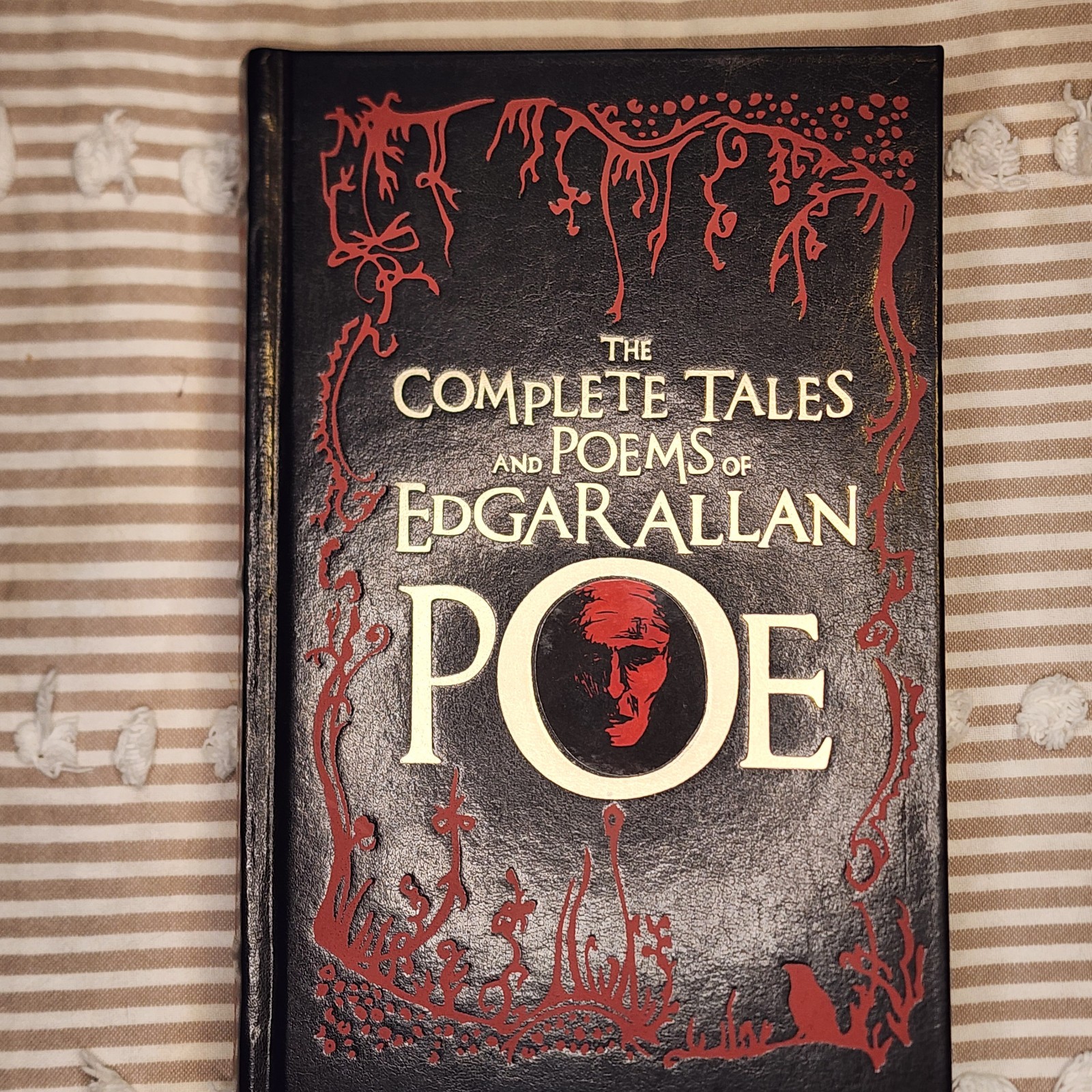 Barnes & Noble Complete Tales and Poems Edgar Allan Poe HC Leather Bound Illus