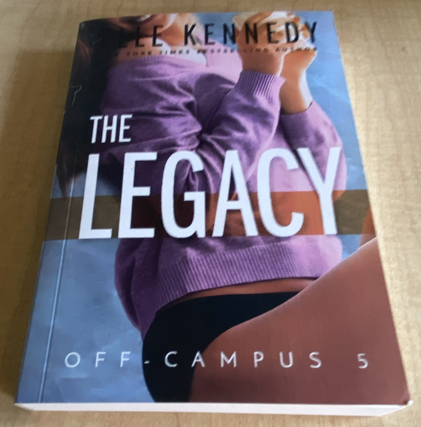 The Legacy (Off-Campus) by Elle Kennedy, YA Romance Fiction Novel, PB