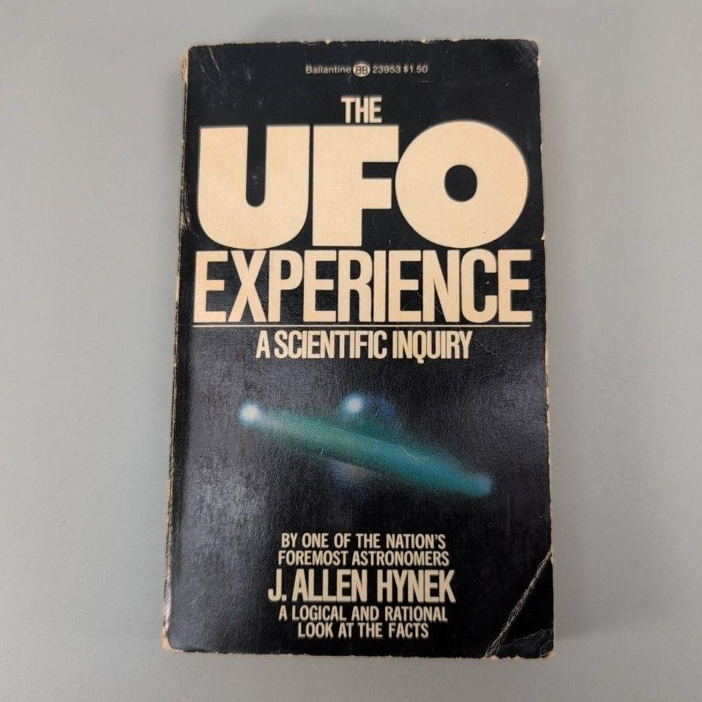 Vintage 1974 The UFO Experience J Allen Hynek PB Black Ballantine UFOs USA