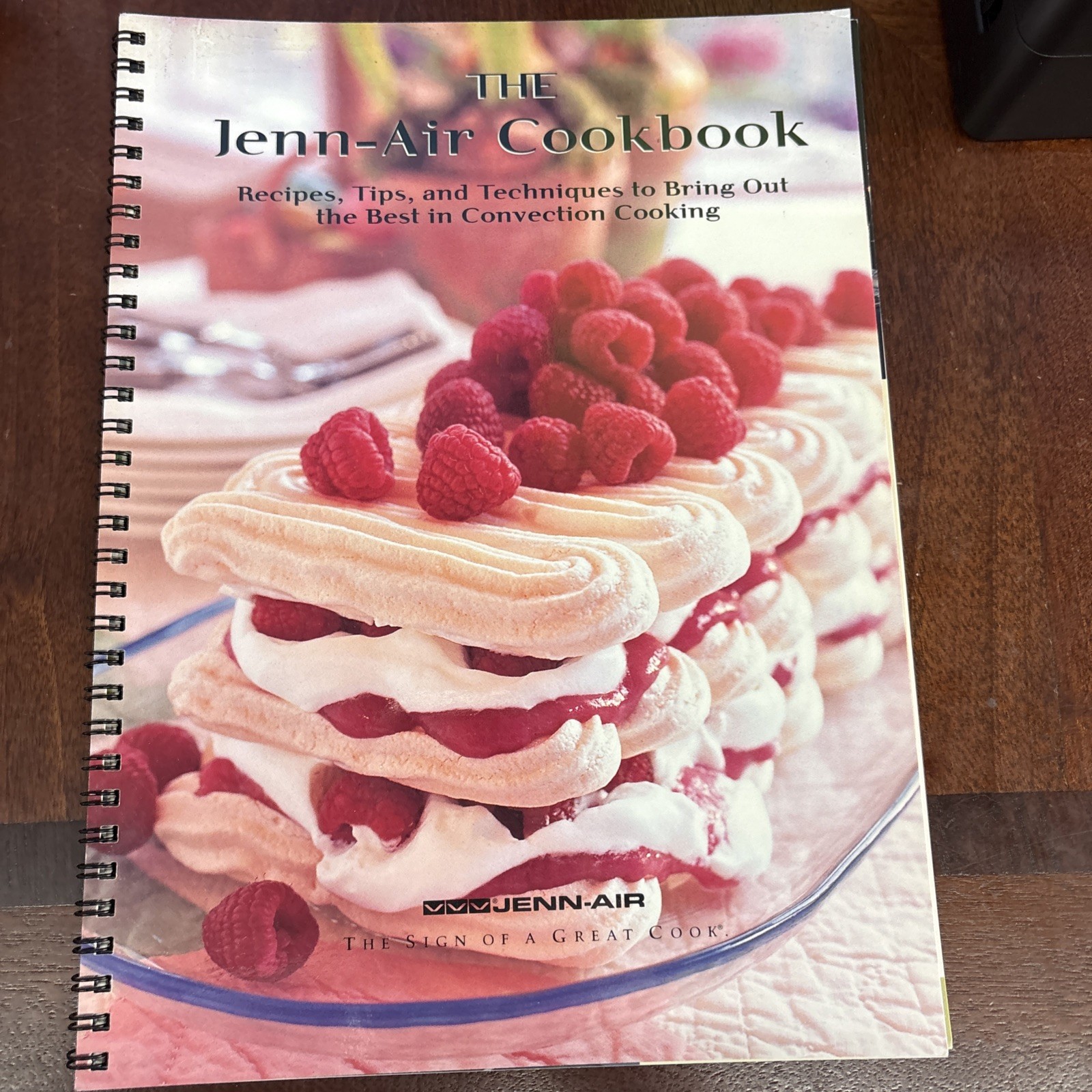 The Jenn-Air Cookbook – Recipes, Tips, Techniques, Maytag, 36 Pages, 2000