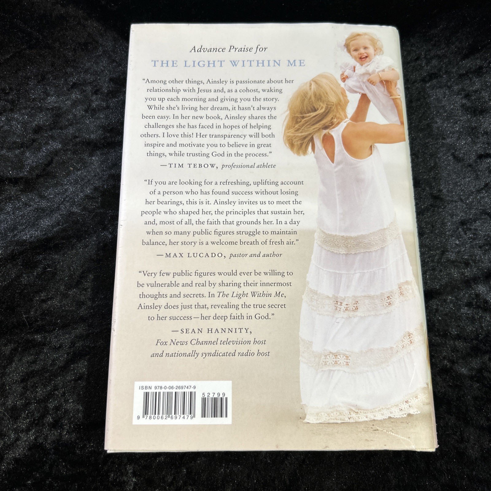 The Light Within Me – Ainsley Earhardt – 2018 hc dj illustrated
